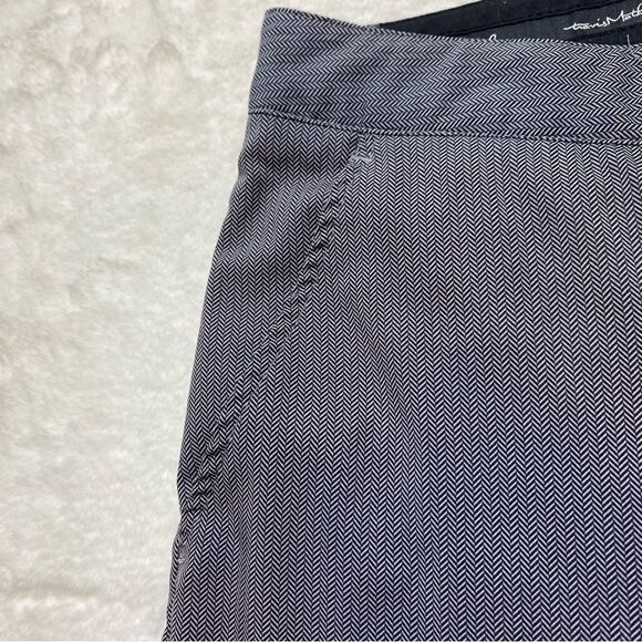 Travis Mathew Black Gray Design Shorts Size 36 - Picture 5 of 11
